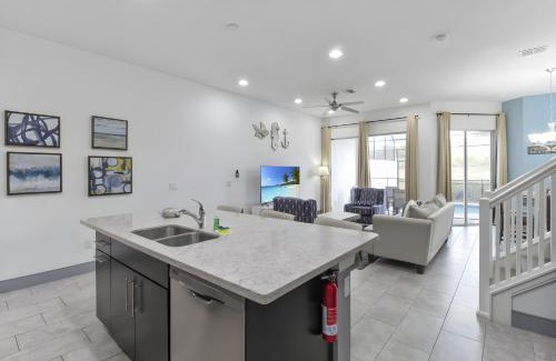 Davenport House | Stunning 5BR Pool Home in Resort