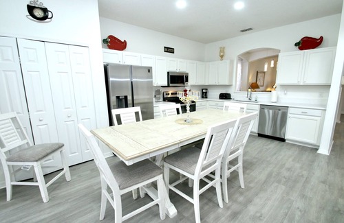 Watersong Villa | Stunning 6 bed Home with Private Pool Overlooking Quiet Conservation Area