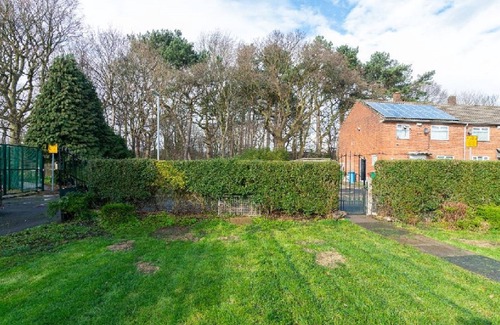 Offerton House | Stunning 6 bedrooms Manchester House Sleep11 Manchester Airport/City Center