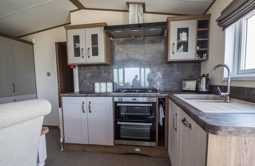 Hopton on Sea House | Stunning 6 berth caravan with sea views & decking at Hopton-on-Sea ref 80023S