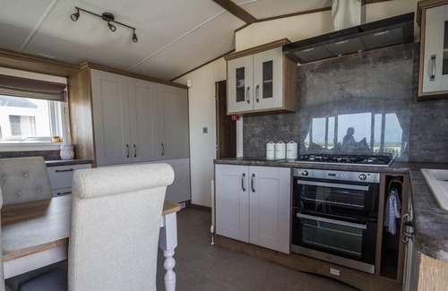 Hopton on Sea House | Stunning 6 berth caravan with sea views & decking at Hopton-on-Sea ref 80023S