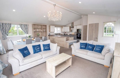 Mappleton House | Stunning 6 berth lodge for hire at Skipsea Sands in Yorkshire ref 41077WF