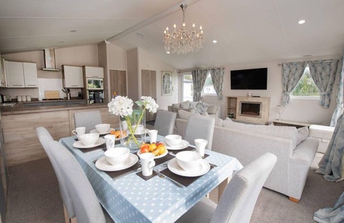 Mappleton House | Stunning 6 berth lodge for hire at Skipsea Sands in Yorkshire ref 41077WF