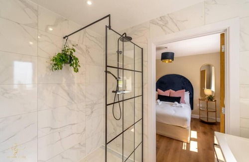 Chatteris House | Stunning 8 Bedroom, 4 Bathroom, Barn Conversion
