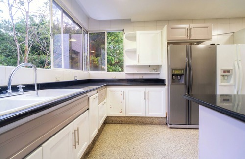 El Poblado House | Stunning 9-BR PH with Spa, Concierge, Breakfast & WiFi in Medellín