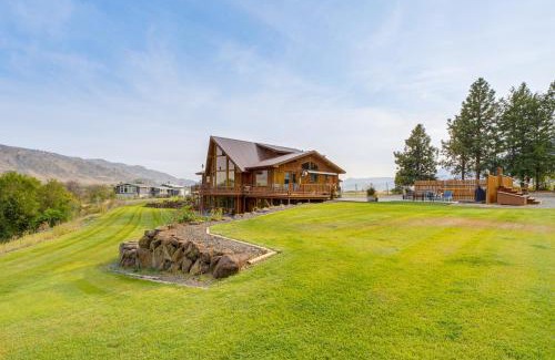 Brewster House | Stunning A-Frame Home with Views, 10 Mi to Okanogan!
