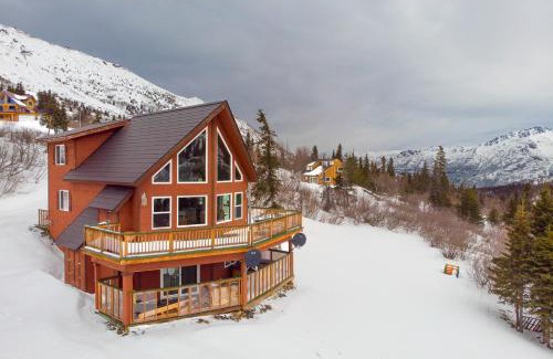 Eagle River House | Stunning Alaskan Getaway with River and Mtn Views