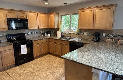 Mesa Del Sol Innovation Park House | Stunning Albuquerque Adobe house mins from NETFLIX studio
