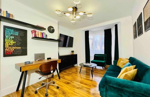Bromley South Apartment | Stunning and Luxurious 1-Bed Apartment in London