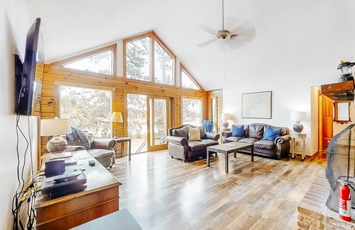Ridgeland Cabin | Stunning and remote riverfront home with private dock & gas grill