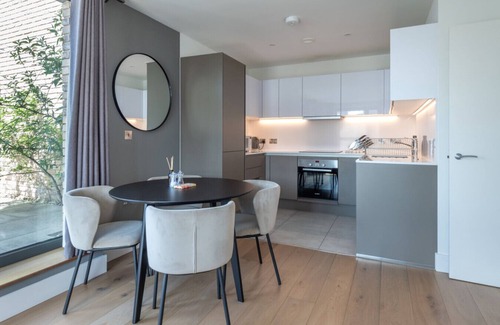 Wembley Park Apartment | Stunning Apartment with Private Terrace