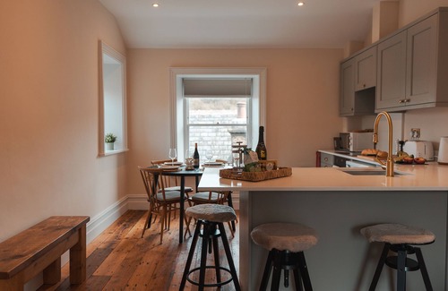 High Peak Apartment | Stunning Apartment in a 16thC listed building