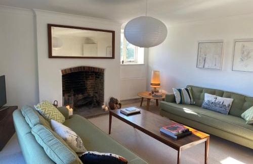 Woolbeding Apartment | Stunning Apartment Opposite Cowdray Ruins in Heart of Midhurst