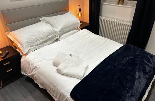 Barnsley Apartment | Stunning apartment with parking near Barnsley town centre sleeps 4