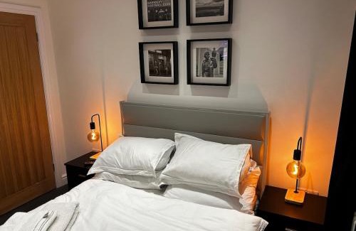 Barnsley Apartment | Stunning apartment with parking near Barnsley town centre sleeps 4