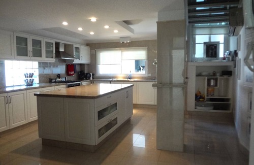 Retiro Apartment | STUNNING APT @ RECOLETA - 4BR 4BT - 2691 sqft - AC/WIFI/CABLE/Maid - See reviews