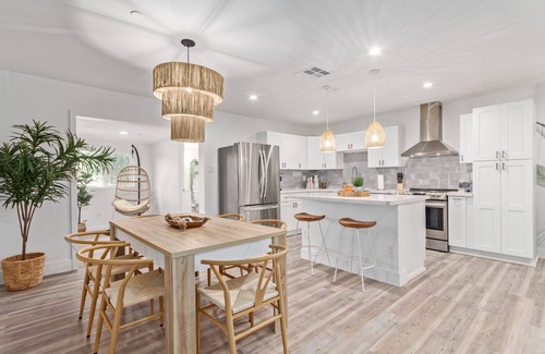 Park Scottsdale Four House | Stunning Backyard -Mini Golf & Heated Pool! 5 Mins to Old Town Scottsdale!