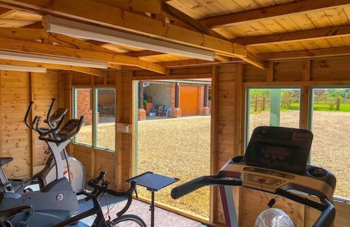 North Walsham Cottage | Stunning Barn Conversion With Private Hot Tub