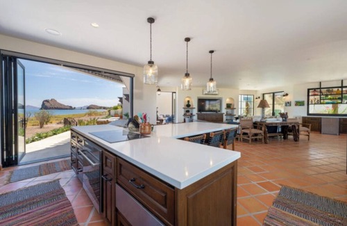 Nopolo House | Stunning beachfront home & mountain views, and the biggest private pool with High speed internet