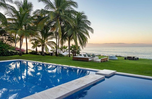 Punta de Mita Villa | Stunning Beachfront Villa, Chef & Butler Service w/Golf, Spa, Beach Clubs & Mor