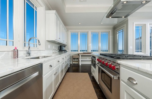 York Beach House | Stunning Bold Oceanfront Home, Spectacular Views ,Just Minutes to Short Sands