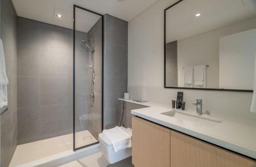 Downtown Dubai Apartment | Stunning Burj View - 4BR - Walk to the Dubai Mall!