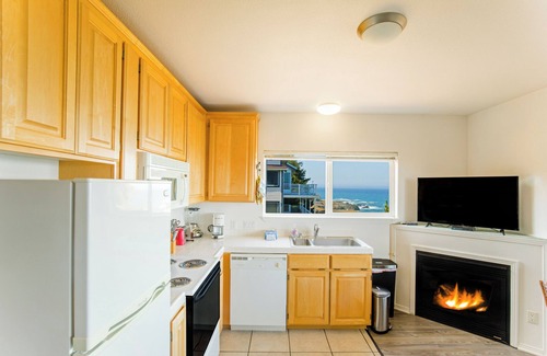 Shelter Cove Condo | Stunning by OceanviewHotTubs Tesla Charging Oceanfront! Shelter Cove