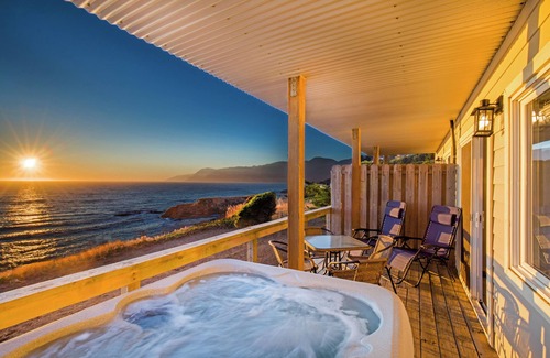 Shelter Cove Condo | Stunning by OceanviewHotTubs Tesla Charging Oceanfront! Shelter Cove