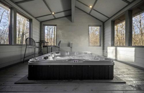 Broken Bow House | Stunning Cabin with Games Perfect for Families in Broken Bow, Oklahoma