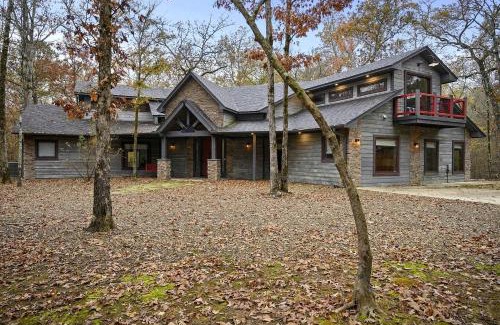 Broken Bow House | Stunning Cabin with Games Perfect for Families in Broken Bow, Oklahoma