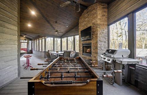 Broken Bow House | Stunning Cabin with Games Perfect for Families in Broken Bow, Oklahoma