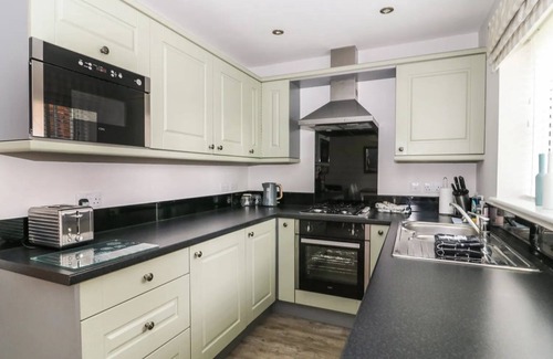 Filey Cottage | Stunning Coastal Cottage - Sleeping 4 in 2 Bedrooms - Pool and Beach Access Included.