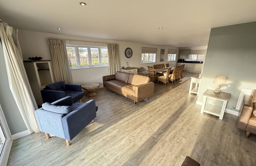 Filey Cottage | Stunning Coastal Cottage - Sleeping 10 in 4 Bedrooms - Pool and Beach Access Included.