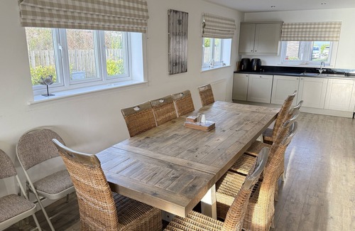 Filey Cottage | Stunning Coastal Cottage - Sleeping 10 in 4 Bedrooms - Pool and Beach Access Included.