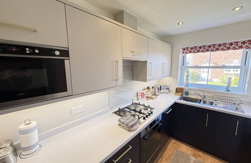 Filey Cottage | Stunning Coastal Cottage - Sleeping 5 in 2 Bedrooms - Pool and Beach Access Included.