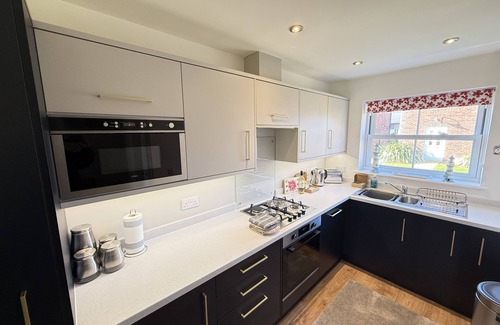Filey Cottage | Stunning Coastal Cottage - Sleeping 5 in 2 Bedrooms - Pool and Beach Access Included.