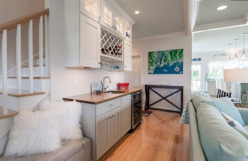 Newport East House | Stunning Coastal Home - Close to beaches and downtown!