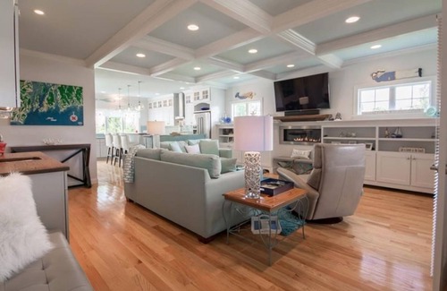 Newport East House | Stunning Coastal Home - Close to beaches and downtown!