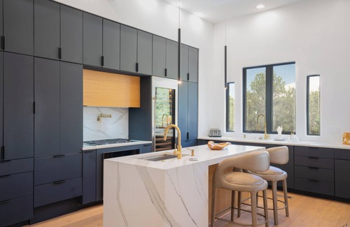 Northeast Santa Fe House | Stunning contemporary home, amazing outdoor space, hot tub