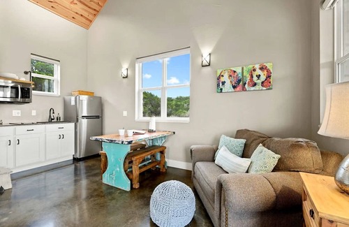 Dripping Springs Cottage | Stunning Cottage with Fantastic Views for a Romantic Escape near Austin, Texas