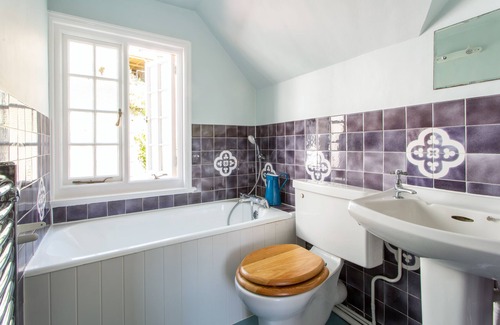 Lyme Regis Cottage | Stunning cottage on Lyme Regis' seafront - magnificent ocean views. Sleeps 2+