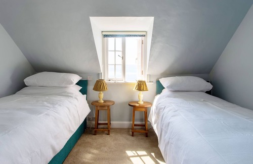 Lyme Regis Cottage | Stunning cottage on Lyme Regis' seafront - magnificent ocean views. Sleeps 2+