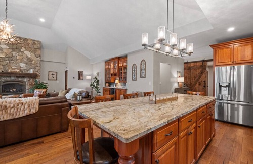 Lincoln House | Stunning Custom Home w/Views