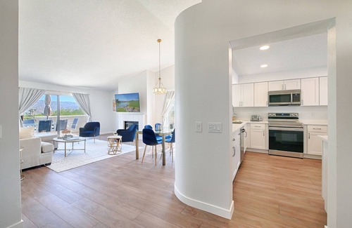Palm Desert Condo | Stunning Desert Chic Condo
