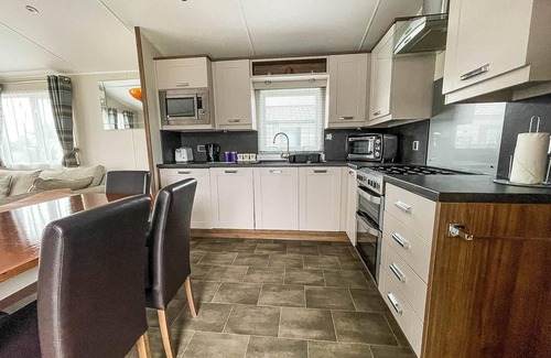 Hunstanton Cabin | Stunning dog friendly caravan at Manor Park, Hunstanton in Norfolk ref 23188K
