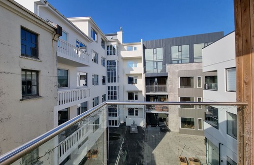 Downtown Apartment | Stunning Downtown Studio: Private Rooftop Terrace & Jacuzzi!