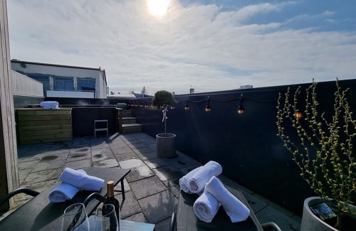 Downtown Apartment | Stunning Downtown Studio: Private Rooftop Terrace & Jacuzzi!