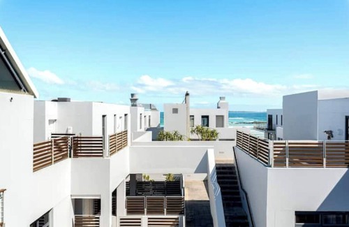 Big Bay Apartment | Stunning Eden On The Bay Penthouse| Ocean Views