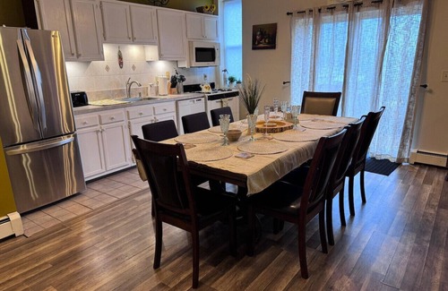 Union City Apartment | Stunning Empire State View - Apt # 4 - Sleeps 12! - 15 mins to NYC