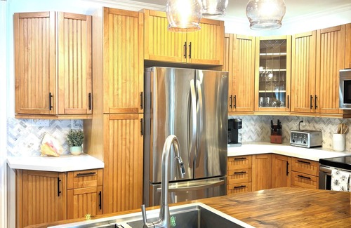 Ramara House | Stunning Family Friendly Lake House with Hot Tub